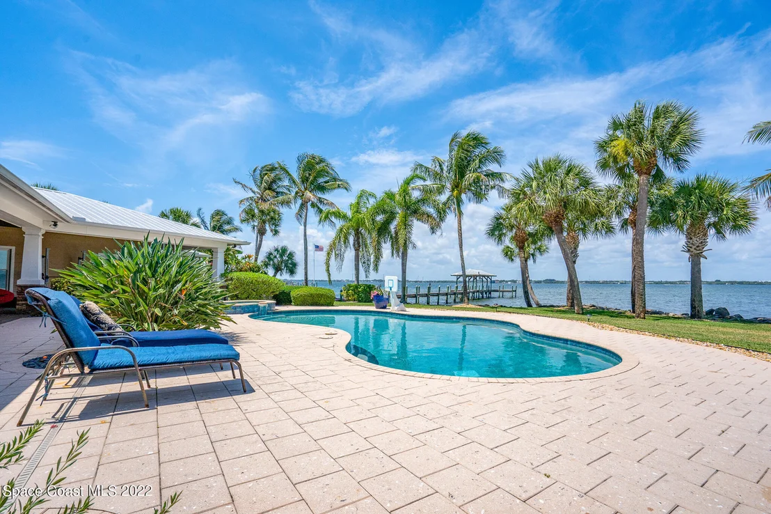 Photo of 437 River View Lane