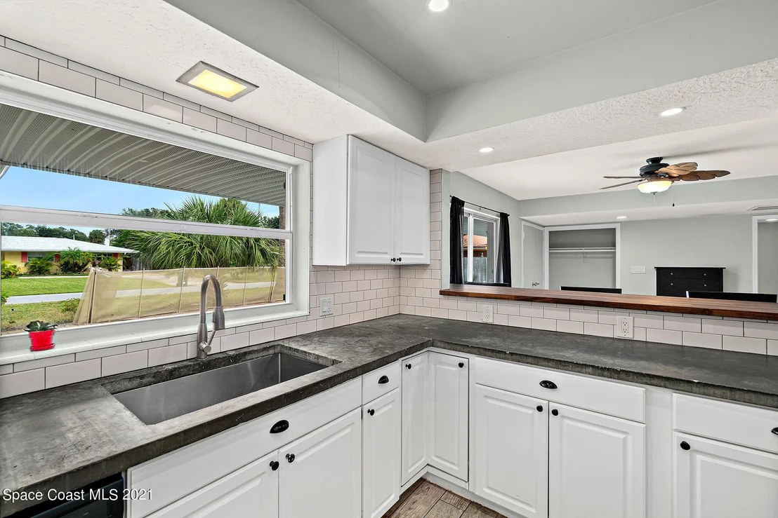 Photo of 555 Bahama Drive