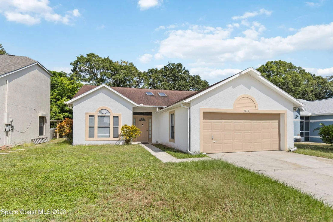 Photo of 1744 Clover Circle