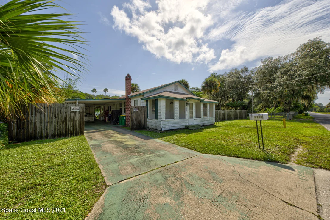 Photo of 2337 Broadway Avenue