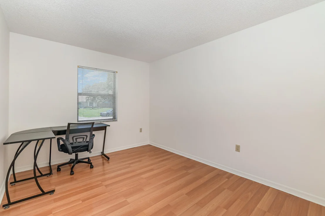 Photo of 569 Balcom Terrace SE