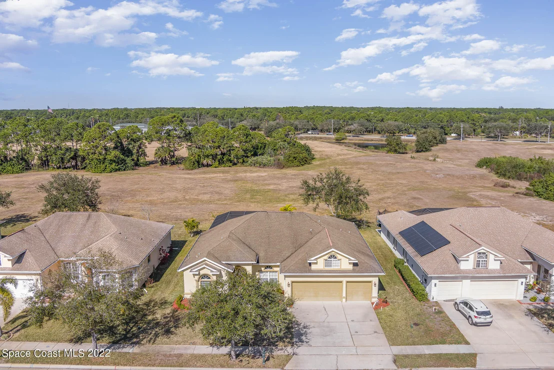Photo of 1836 Windbrook Drive SE