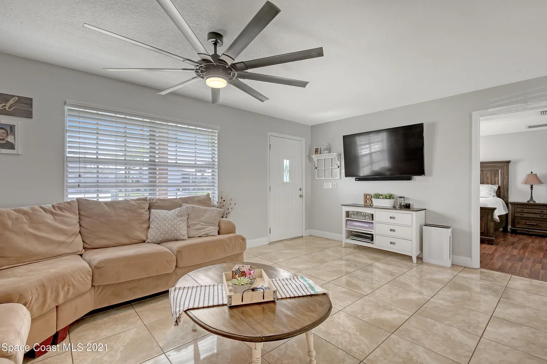 Photo of 2560 Corbusier Drive
