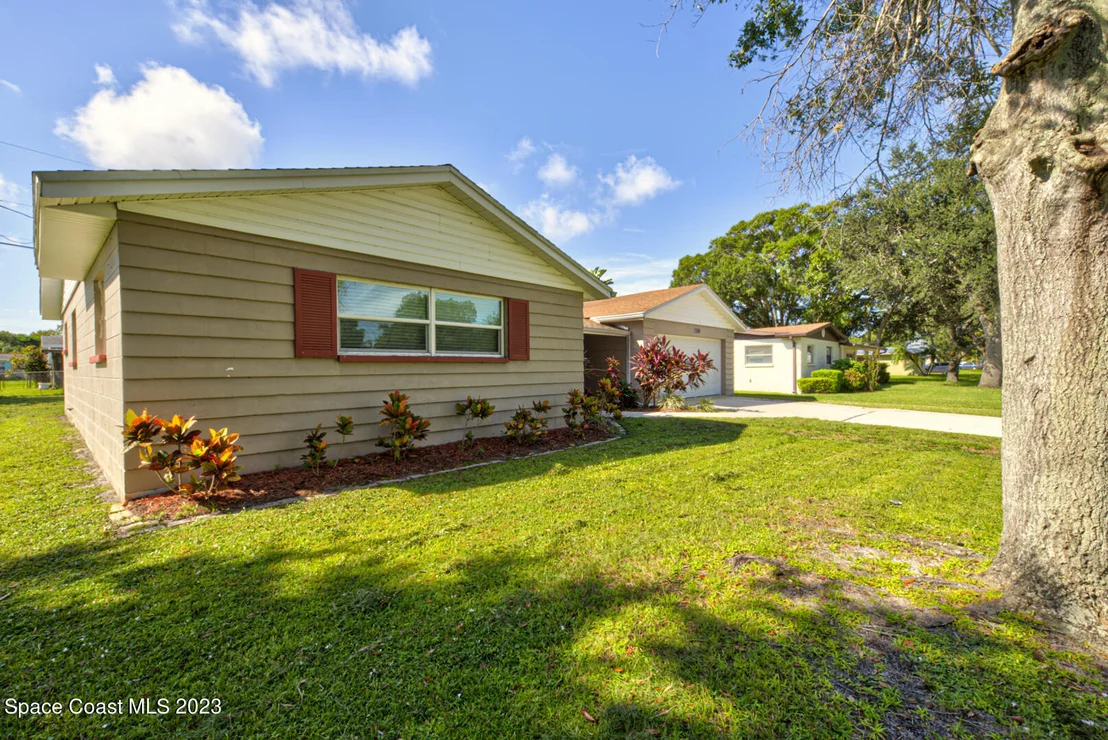 Photo of 1380 Estridge Drive