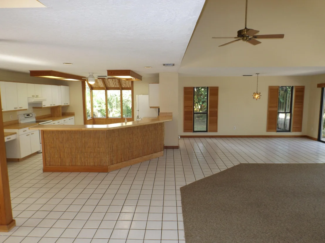 Photo of 6885 Angeles Road