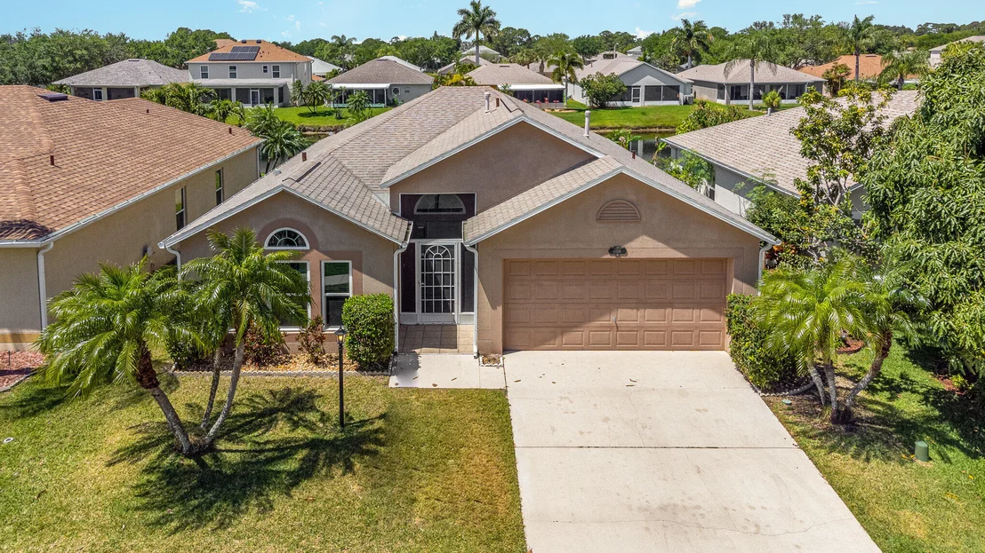 Photo of 1136 White Oak Circle