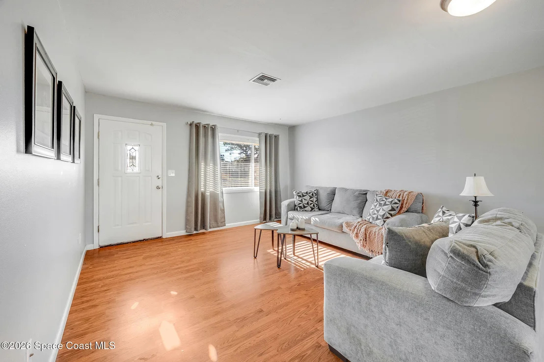 Photo of 995 Eyerly Lane NE