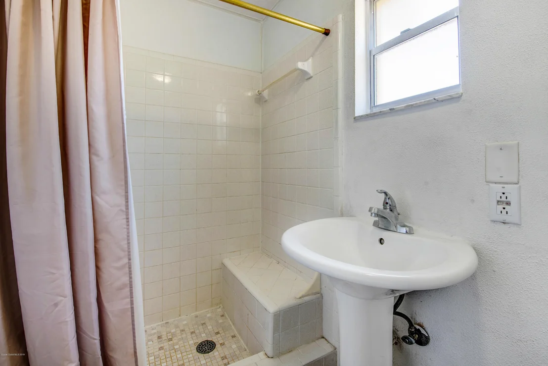 Photo of 2926 Kosuth Road NE