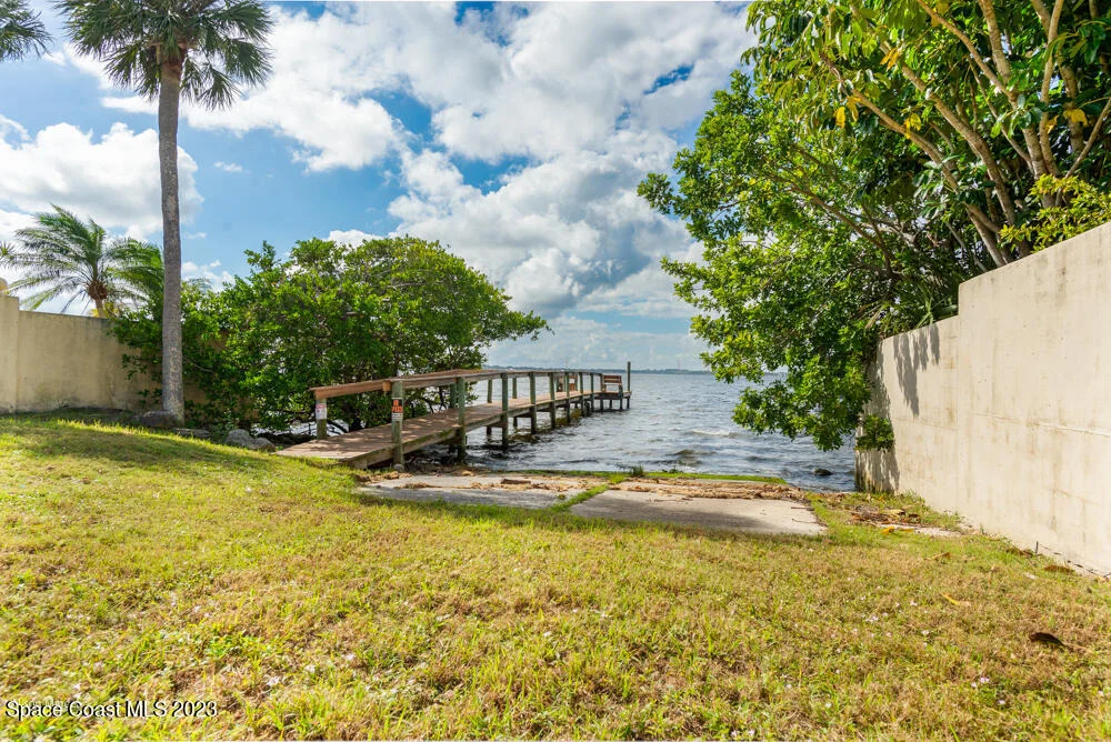 Photo of 2115 S River Road