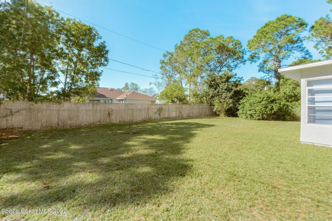 Photo of 1882 Pace Drive NW
