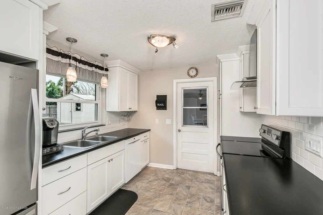Photo of 565 Seabreeze Drive