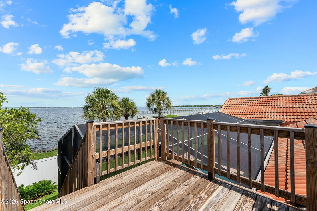 Photo of 327 Island Drive