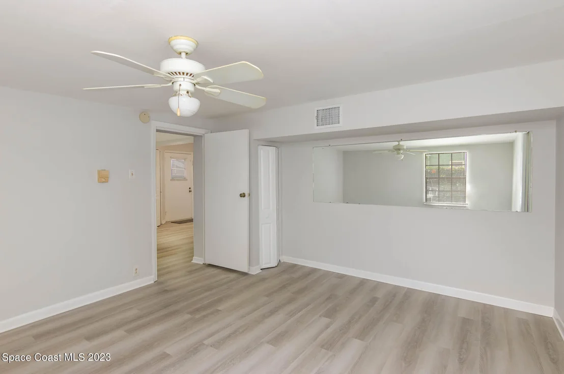 Photo of 13 S Palmway Avenue