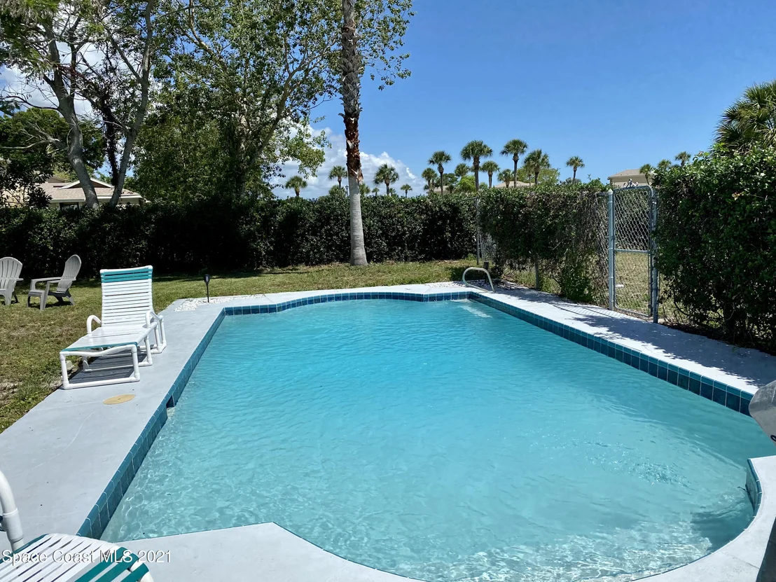 Photo of 1320 Mariposa Drive NE