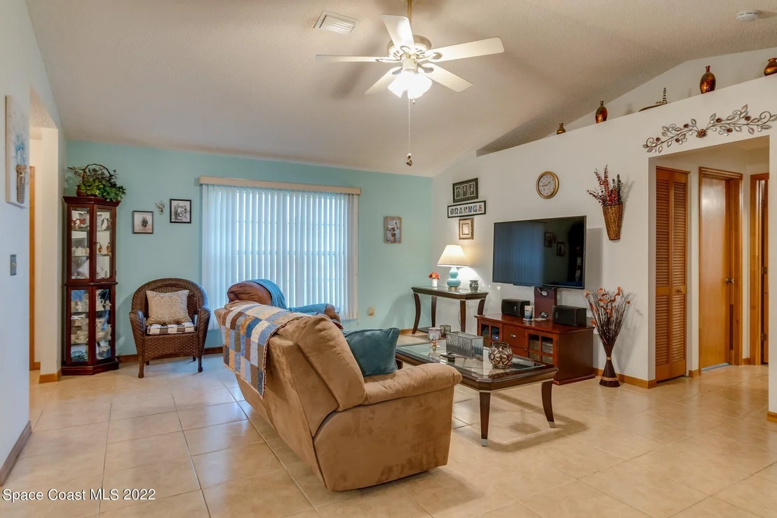 Photo of 6220 Golfview Avenue