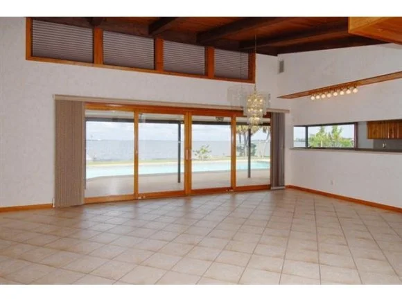 Photo of 531 West River Oaks