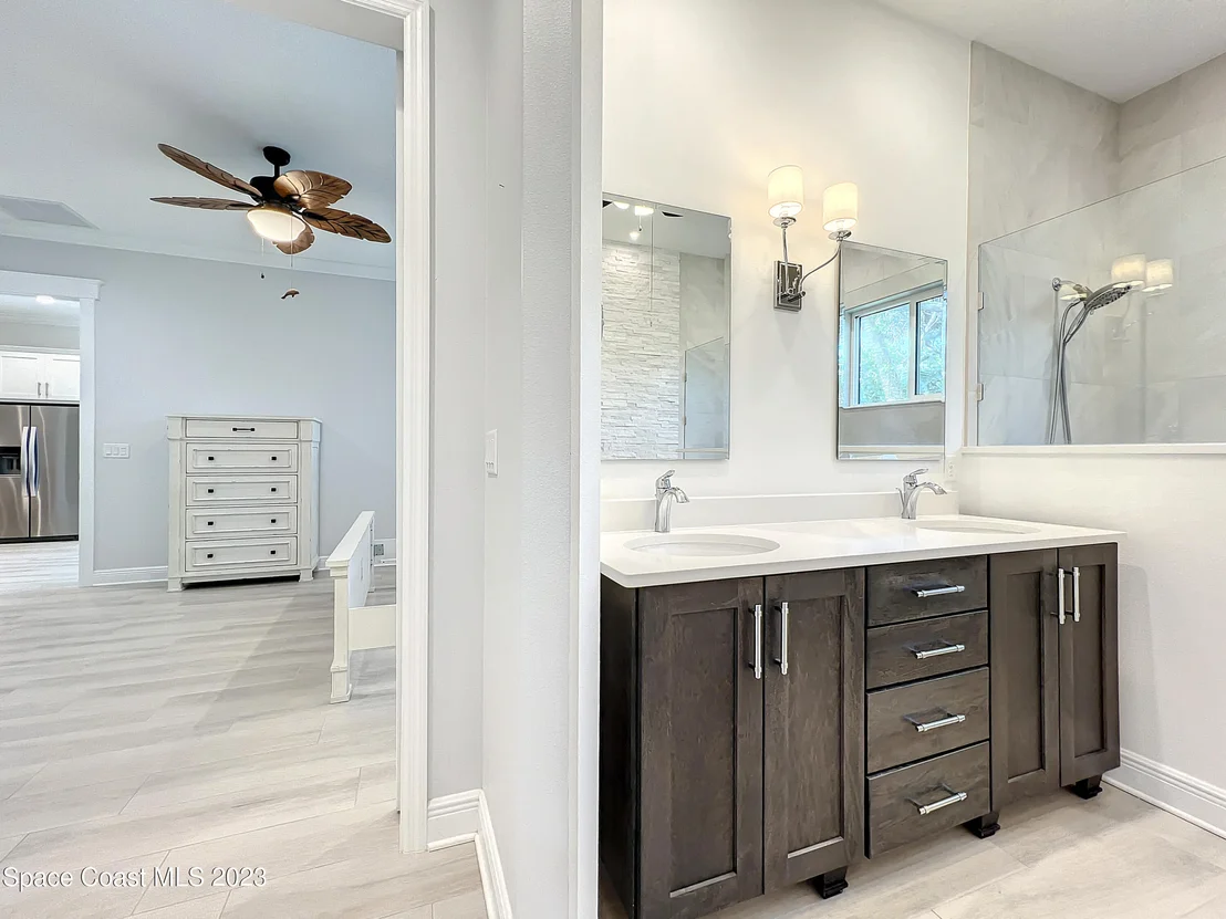 Photo of 6775 Angeles Road
