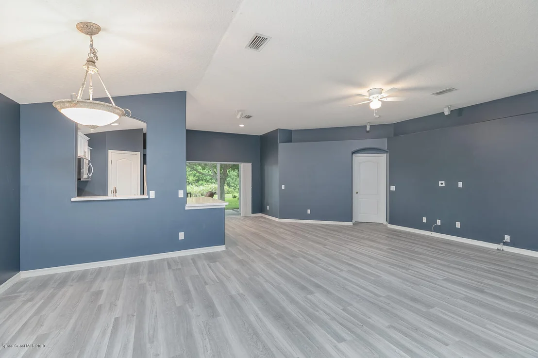 Photo of 895 Villa Drive