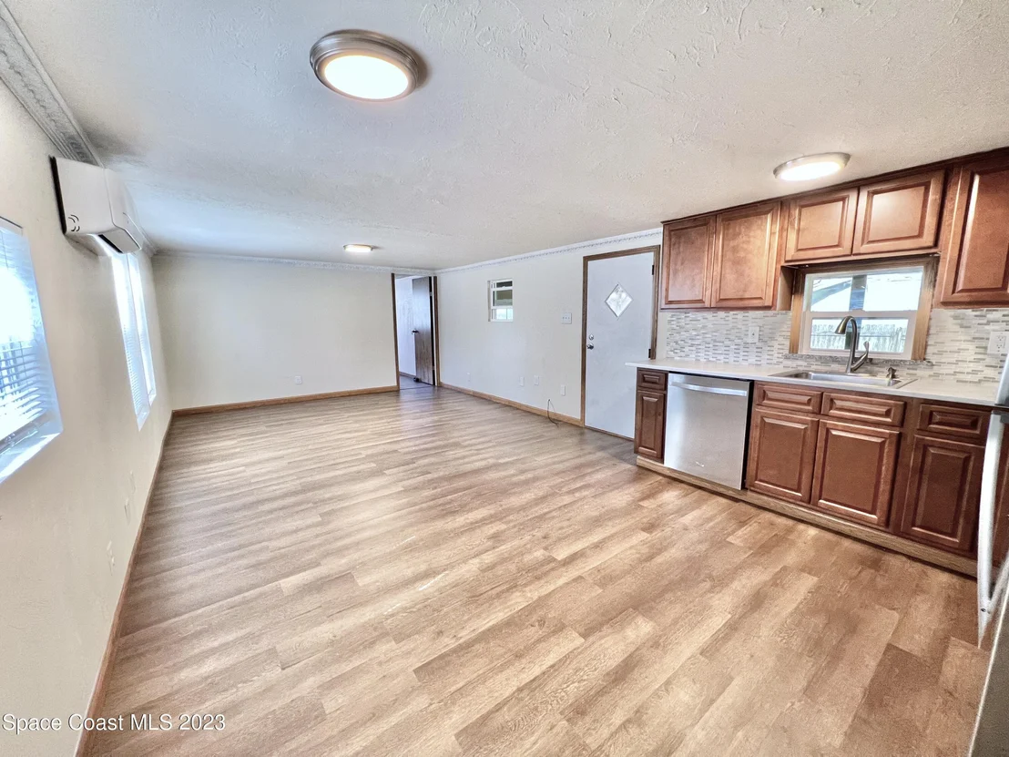 Photo of 4755 Sharpes Lake Avenue