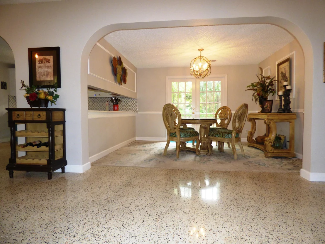 Photo of 6737 Sheridan Road