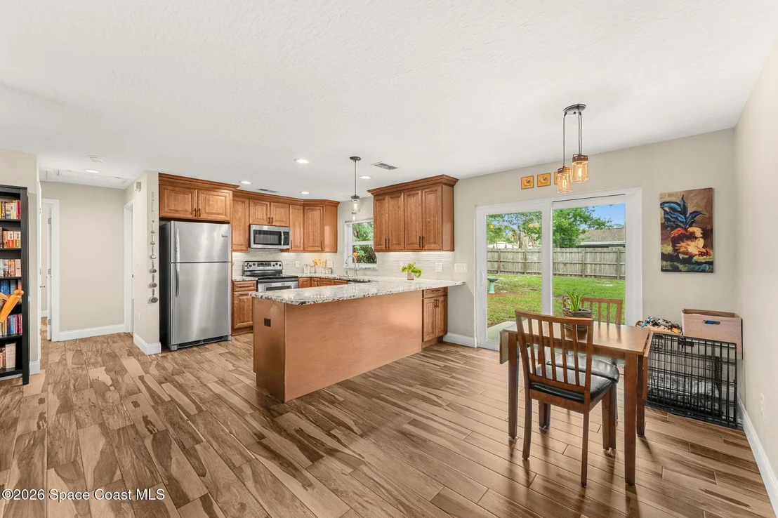 Photo of 5687 Holden Road