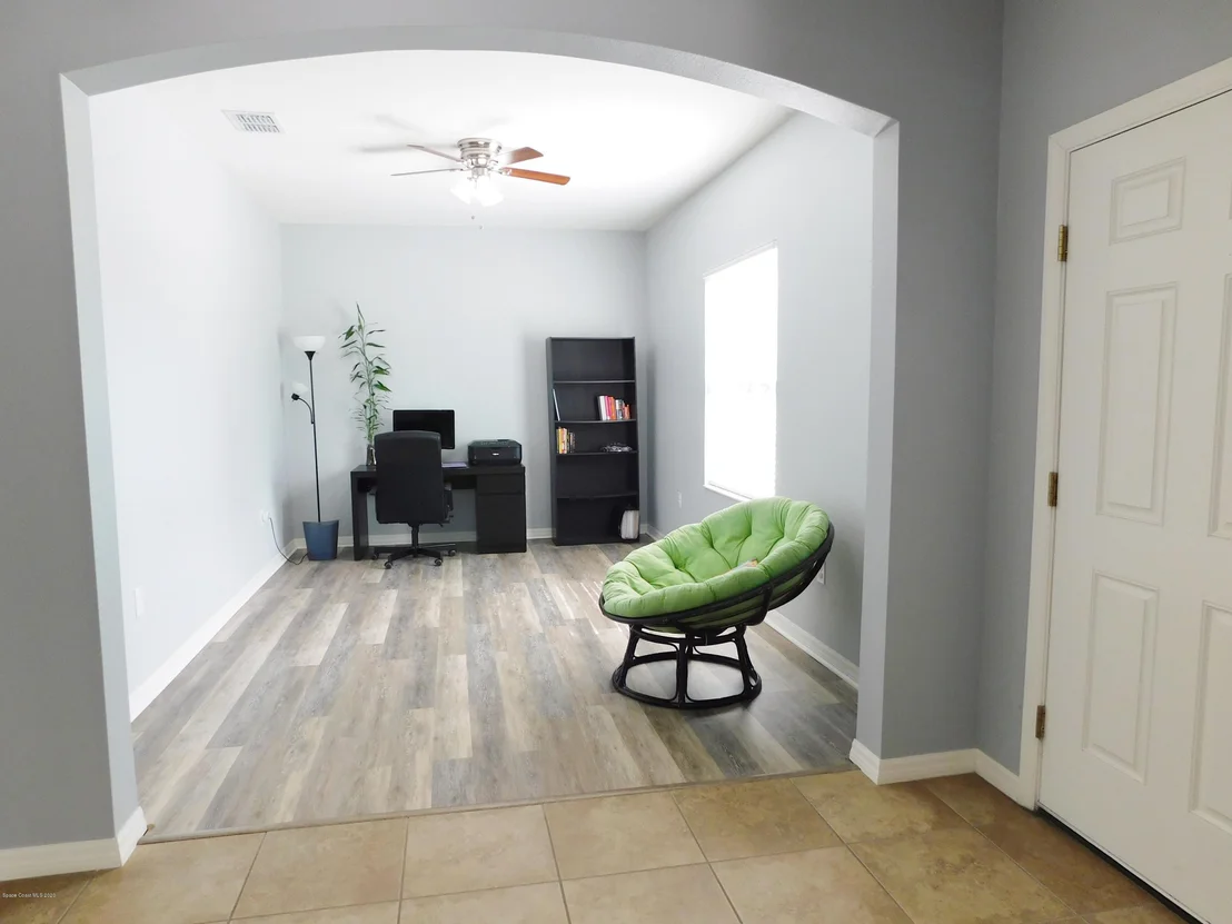 Photo of 1102 Morgan Circle NE