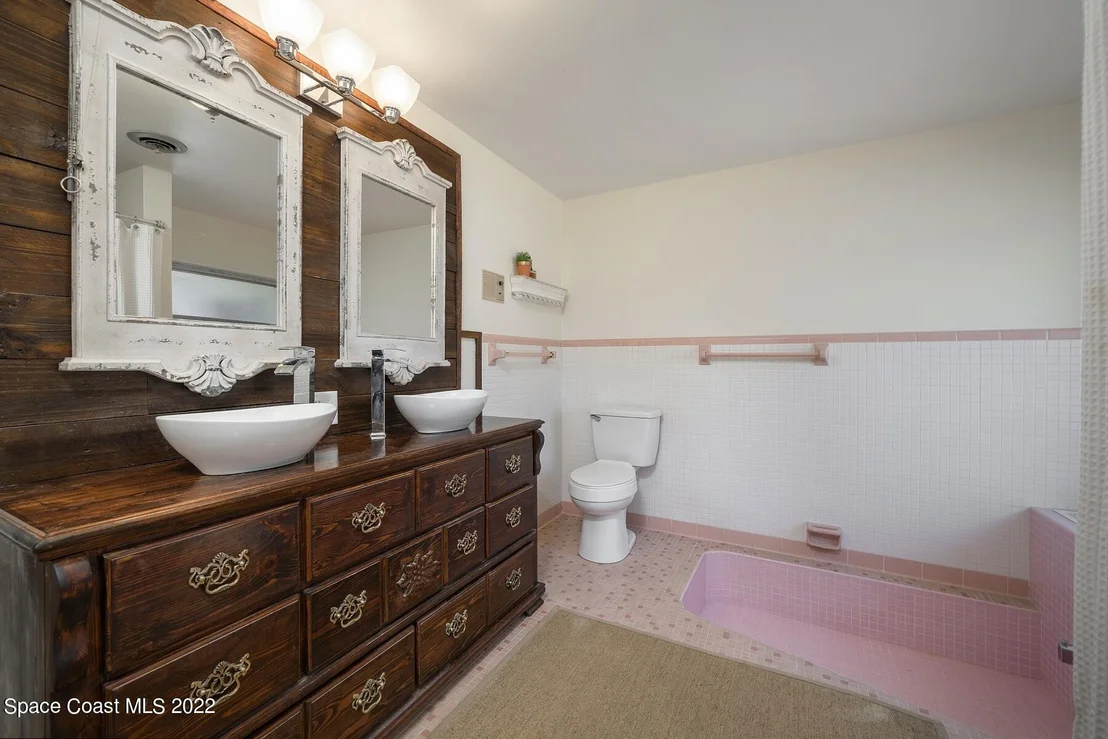 Photo of 1006 Barton Boulevard