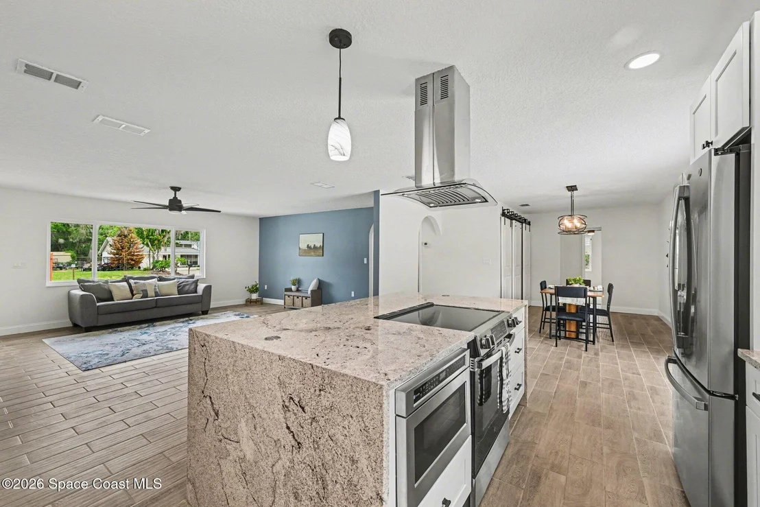 Photo of 2678 Pine Avenue