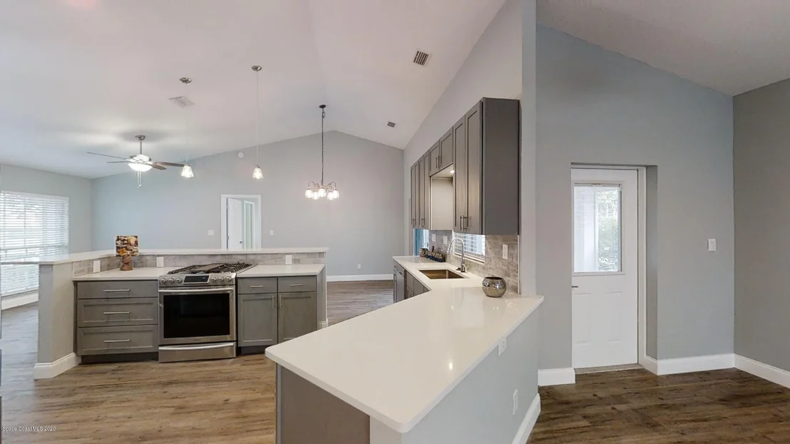 Photo of 925 Pelican Lane