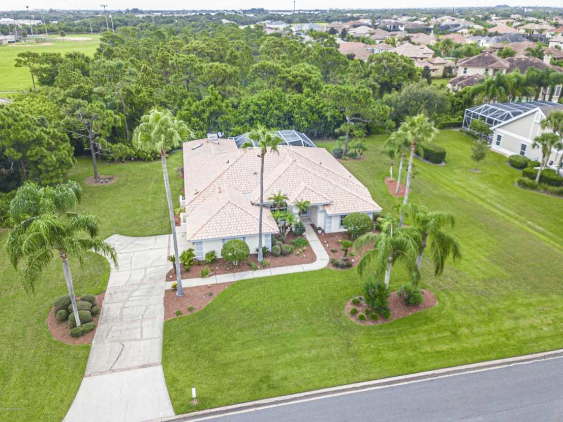 Photo of 735 Glengarry Drive