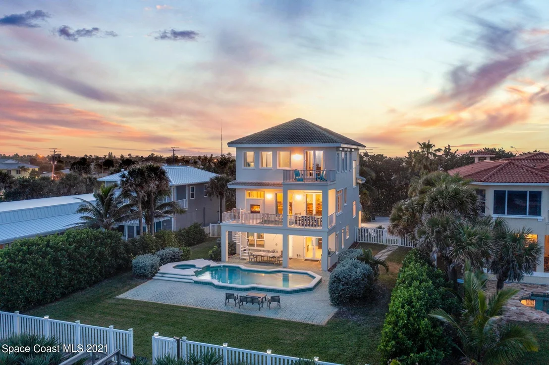 Photo of 735 Beach Street