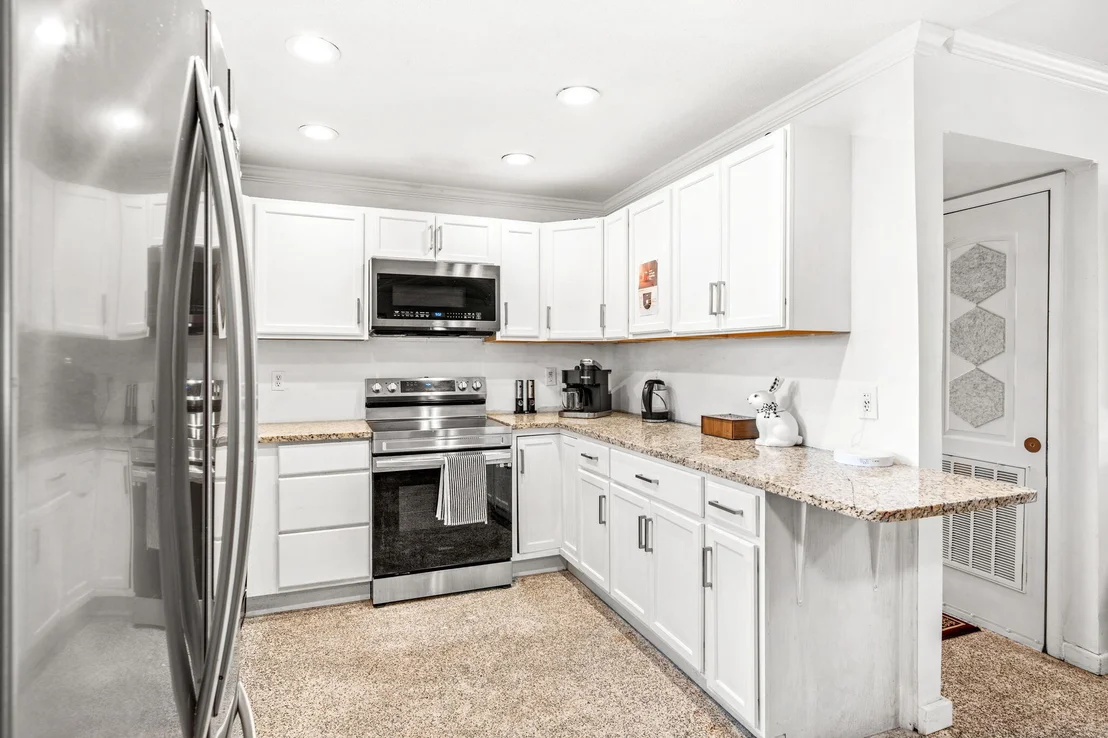 Photo of 1557 Hillcrest Drive