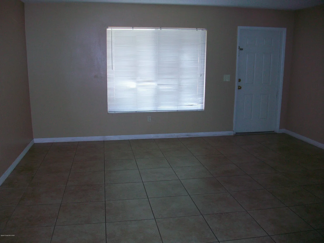 Photo of 1480 Carr Circle NE