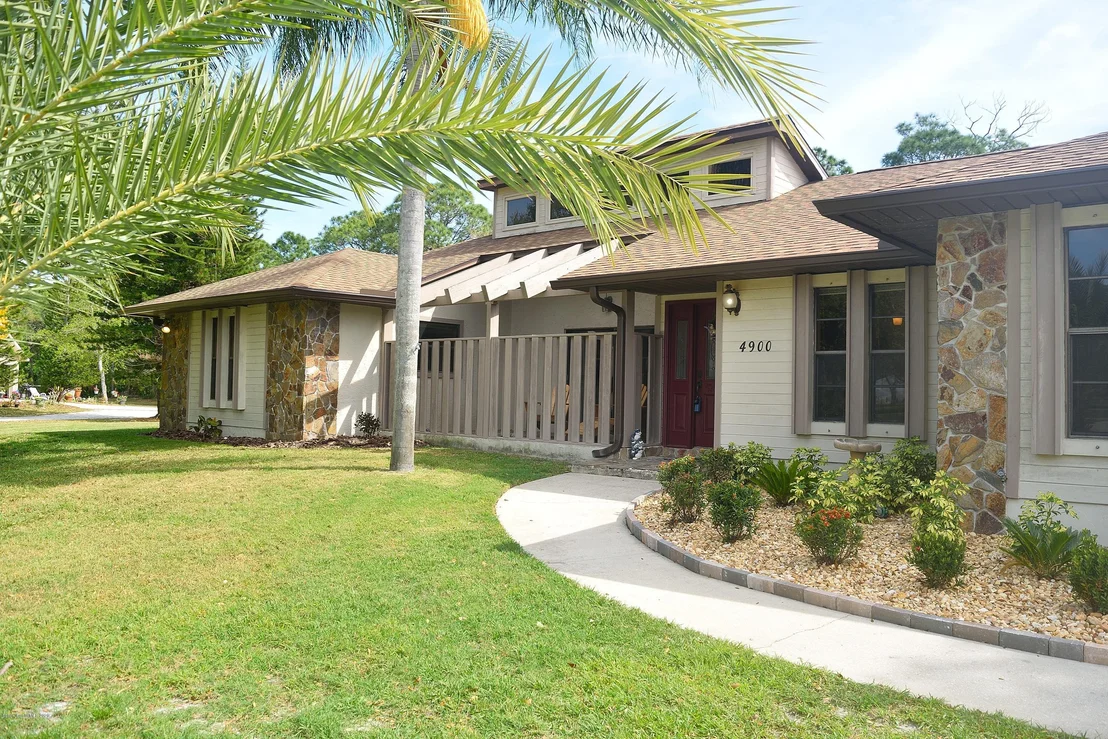 Photo of 4900 Pinewood Place