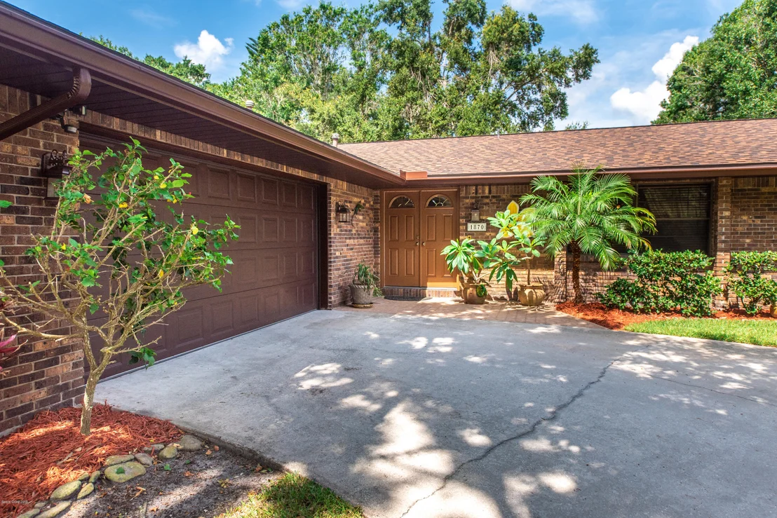 Photo of 1870 Oakwood Trail