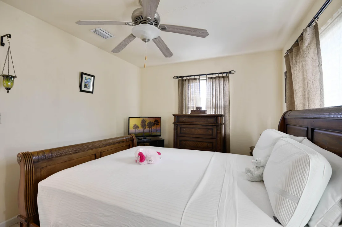 Photo of 939 Bianca Drive NE