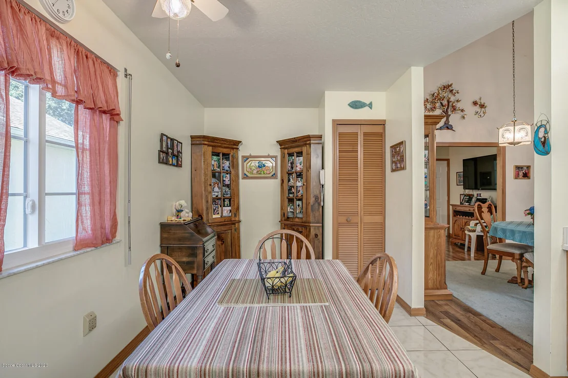 Photo of 4130 Twin Oaks Boulevard