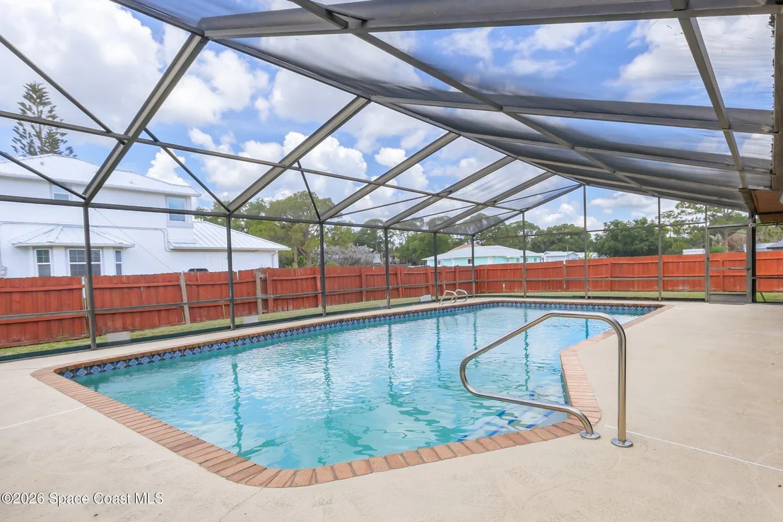 Photo of 460 Neptune Drive NE