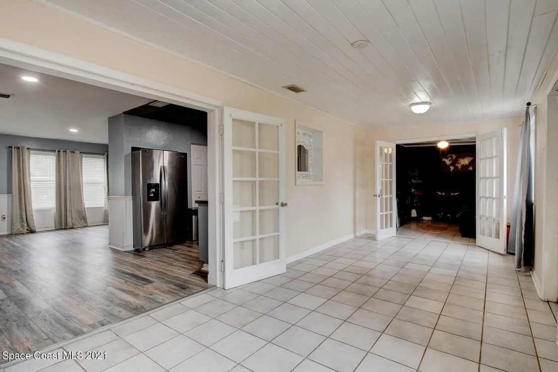 Photo of 6039 Apple Avenue
