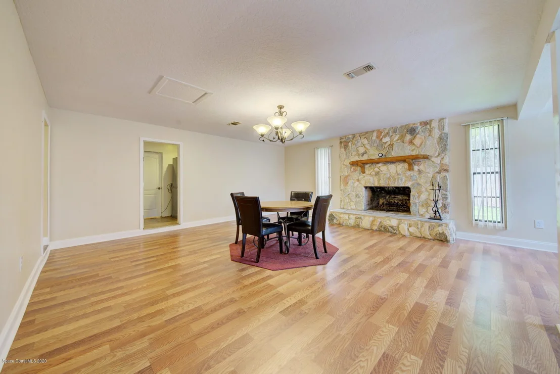 Photo of 1043 Green Road