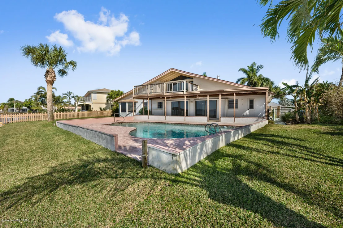 Photo of 447 Riverview Lane
