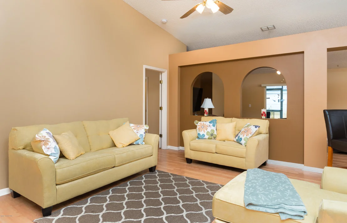 Photo of 1282 White Oak Circle