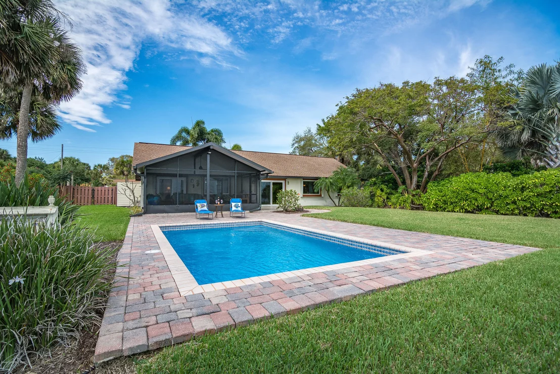 Photo of 3877 Riverside Drive