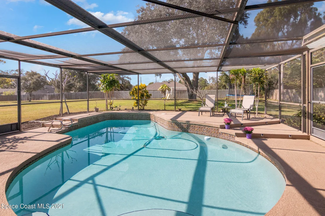 Photo of 1002 Mandarin Drive NE