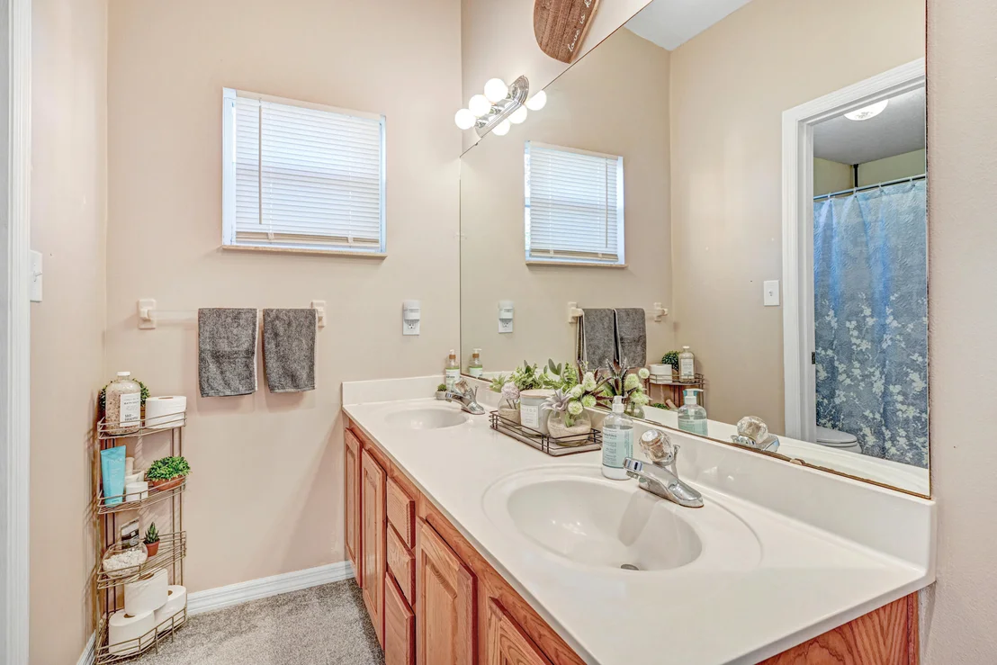 Photo of 5947 Cardiff Avenue