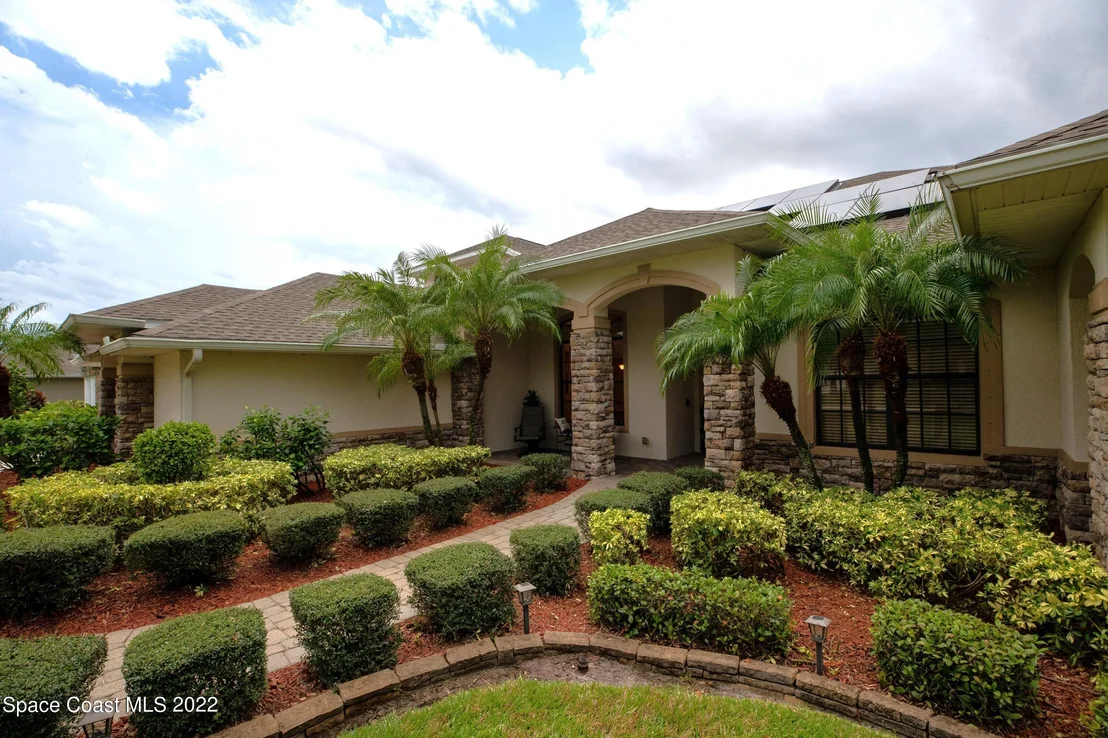 Photo of 2112 Windbrook Drive SE