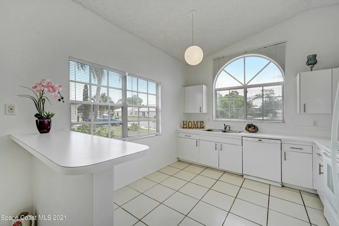 Photo of 858 Wateroak Drive NE