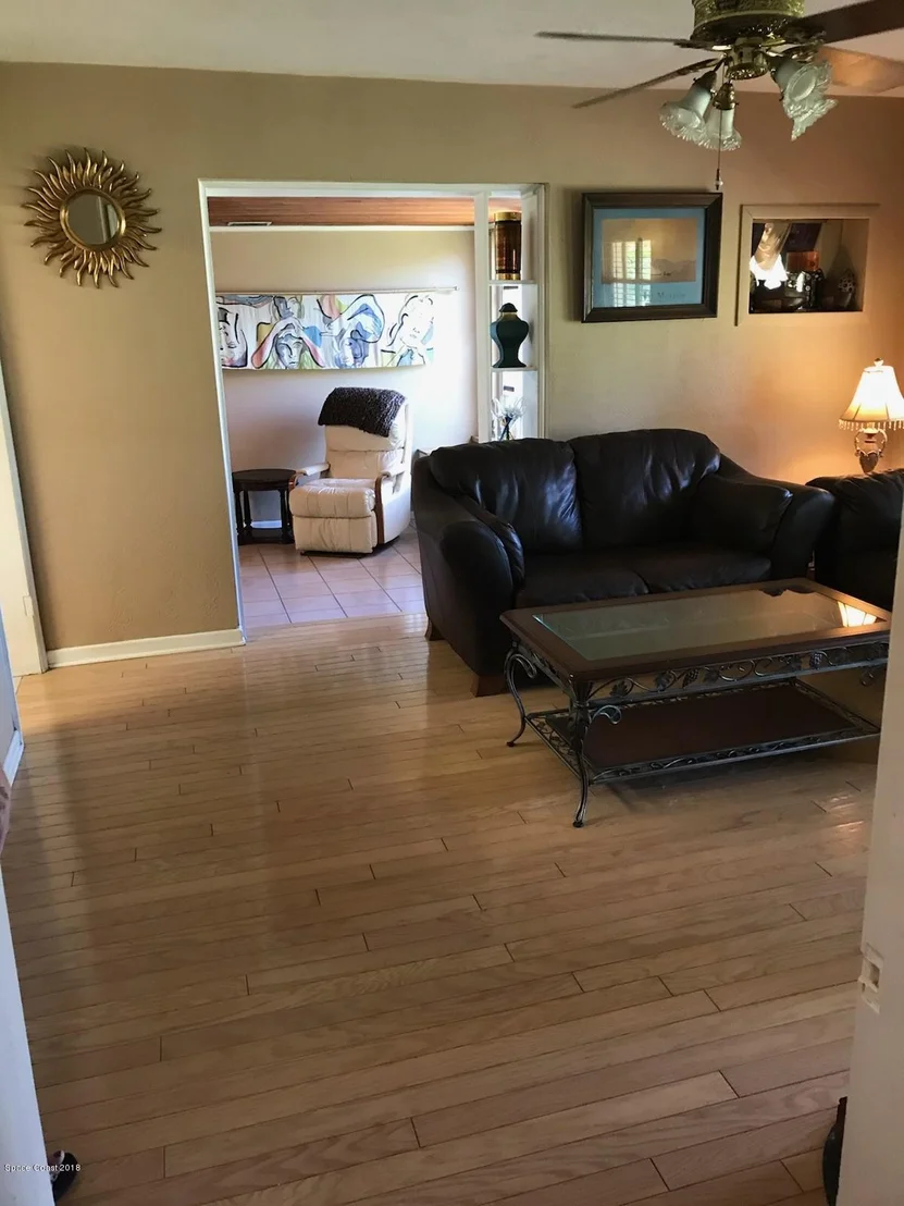 Photo of 445 Willow Lane