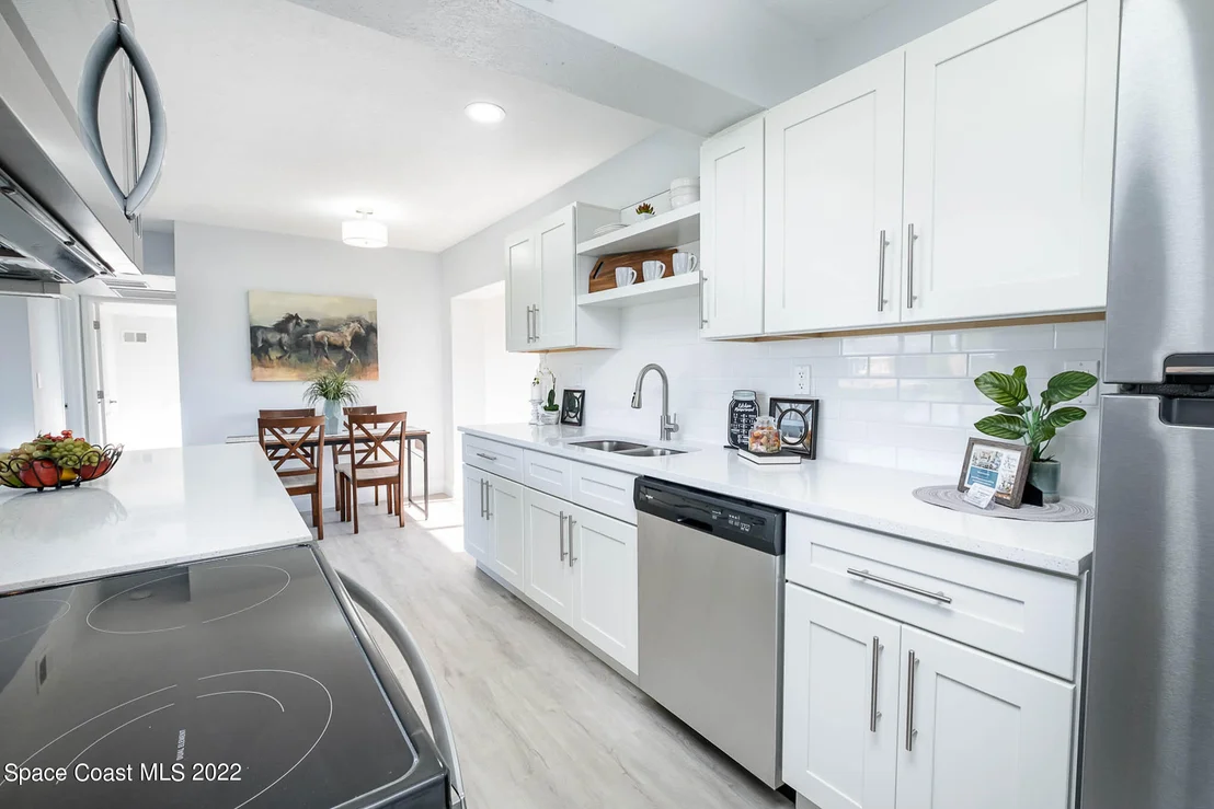Photo of 948 Canada Street NE