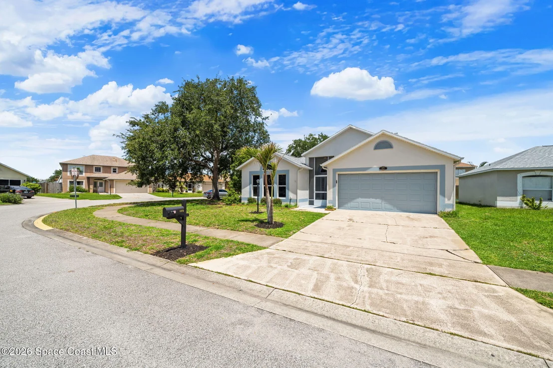Photo of 1272 White Oak Circle